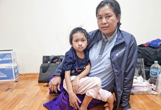 장애 셋 지닌 미얀마 소녀가 웃었다…韓의사가 안긴 기적
