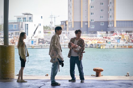 미혼모 연기로 칸 초대된 아이유…고레에다 “나의 아저씨 보고 팬 됐죠” | 중앙일보