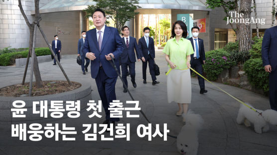 韓대통령 최초 '도어 스테핑'...용산시대, 출발은 나쁘지 않다 [현장에서]