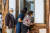 제20대 윤석열 대통령의 취임식일인 10일 오후 서울 종로구 청와대 개방 행사에 참가한 시민들이 청와대 경내를 둘러보고 있다. 김상선 기자 