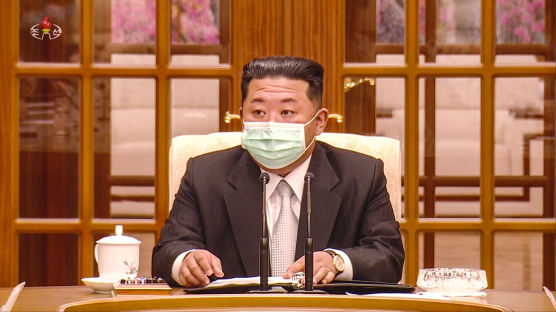 [포토타임]"덴탈 마스크"쓰고 나타난 김정은 북한 국무위원장