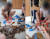 경북 포항시의 한 수산물 시장 근무자로 추정되는 외국인노동자가 맨발(빨간원)로 마른오징어를 펴는 작업을 하고 있다. [틱톡 캡처]
