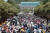 10일 오전 서울 종로구 청와대에서 열린 정문 개문 기념 행사에서 시민들이 입장하고 있다. 김상선 기자