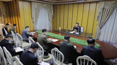 北 코로나 폭발, 35만 확진…분노한 김정은 "모든 도·시·군 봉쇄"