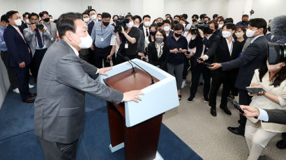 [포토타임] 기자실 찾은 윤석열 대통령, "국민들이 제 얼굴을 잊어 버리시면 안되니까..." 