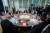 지난 13일(현지시간) 독일 북부 함부르크 바이센하우스에서 주요 7개국 외무장관들이 모여 회의를 하고 있다. 로이터=연합뉴스