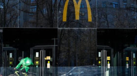 맥도날드, 러시아 진출 32년 만에 철수한다…"매각 절차 착수"
