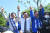 이재명 더불어민주당 총괄선거대책위원장 겸 인천 계양을 국회의원 후보(가운데)가 15일 인천시 남동구 인천대공원에서 박남춘 민주당 인천시장 후보(왼쪽)의 손을 잡고 지지를 호소하고 있다. 김성룡 기자