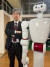 세계 최초로 인간형 로봇을 선보인 와세다대에서 사람과 함께 하는 '동반자 로봇'을 연구하고 있는 오가타 테츠야 AI연구소장. 오가타 소장 옆에 나란히 서있는 로봇은 최근 계란 요리를 배우고 있다. 키 166cm에 몸무게는 약 150kg. 딥러닝 기술을 이용해 스스로 판단해 수건을 접거나 간단한 요리를 할 수 있다. 사진 김현예 도쿄 특파원