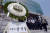 5·18민주화운동 제42주년 추모제가 열린 17일 광주 북구 운정동 국립5·18민주묘지에 윤석열 대통령의 조화가 놓여 있다. 뉴스1