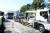 지난해 9월 30일 오후 경찰이 청주시 흥덕구 송정동 SPC삼립 청주공장 인근 도로를 막은 화물연대 차량을 견인하고 있는 모습. 뉴시스