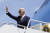 조 바이든 미국 대통령이 19일(현지시간) 한국으로 향하는 에어포스원에 오르고 있다. AP=연합뉴스