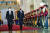 윤석열 대통령(왼쪽)과 조 바이든 미국 대통령이 21일 만찬장인 용산국립박물관으로 들어서고 있다. [AP=연합뉴스]