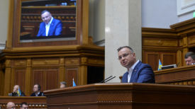 우크라 의회 깜짝 등장한 폴란드 대통령 "영토 단 1㎝라도 희생되는 날엔…"