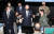 조 바이든 미국 대통령이 22일 윤석열 대통령과 경기 오산 공군기지에 위치한 항공우주작전본부(KAOC) 작전조정실을 찾아 현황보고를 받고 있다. 대통령실사진기자단