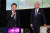 윤석열 대통령과 조 바이든 미국 대통령이 22일 오후 오산 미 공군기지의 항공우주작전본부(KAOC)를 함께 방문, 장병을 격려하고 있다. 연합뉴스
