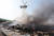 23일 오후 화재가 발생한 경기도 이천시의 한 물류창고에서 소방헬기가 진화작업을 하고 있다. 연합뉴스