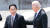  일본을 방문한 조 바이든 미국 대통령이 23일 오전 일본 도쿄 소재 영빈관에서 열린 환영 행사에서 기시다 후미오 일본 총리와 대화하며 이동하고 있다. 연합뉴스
