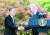 22일 바이든 대통령이 서울 그랜드하얏트 호텔에서 정의선 현대차그룹 회장을 만나 인사하는 모습. [연합뉴스]