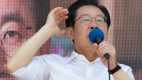 이재명 “성남FC 압수수색, 선거개입성 과도한 수사권 남용”