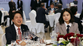 이준석과 '셀카' 바이든, 26세 박지현엔 "나도 서른에 상원의원"