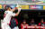 2019년 구원왕 출신인 하재훈이 24일 인천 SSG 랜더스필드에서 열린 롯데 자이언츠전에서 타자 재전향 후 첫 홈런을 친 뒤 타구를 바라보고 있다. [연합뉴스]