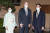 23일 저녁 도쿄의 음식점인 '핫포엔'에서 만난 기시다 후미오 총리(오른쪽)와 조 바이든 미국 대통령. 왼쪽은 기시다 총리의 부인인 유코 여사다. [EPA=연합뉴스]