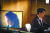 ‘헤어질 결심’에서 탕웨이는 변사자 아내이자 용의자로, 박해일은 담당 형사로 호흡을 맞춰 외신에서도 호평을 받았다. [사진 CJ ENM]