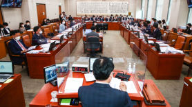 공무원·교원노조 타임오프제 도입 법안…국회 법사위 통과