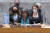 26일(현지시간) 유엔 안전보장이사회에서 대북제재 결의안이 중국과 러시아의 거부권으로 부결되자 린다 토머스-그린필드 주유엔 미국 대사(가운데)는 "실망스러운 날"이라고 밝혔다. [유엔]