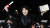 28일(현지시간) 프랑스 칸에서 열린 제75회 칸국제영화제에서 '브로커' 배우 송강호가 한국 최초로 받은 남우주연상을 번쩍 들어올리고 있다. [로이터=연합]