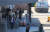 그룹 방탄소년단(BTS)이 29일(현지시간) 워싱턴DC 인근 덜레스 국제공항에 도착하고 있다. 연합뉴스