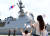 31일 오전 제주해군기지에서 열린 해군 환태평양훈련전단 환송식에서 가족들이 훈련에 참가하는 해군 장병들을 환송하고 있다. 해군