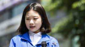박지현엔 "성범죄 투사" 野엔 "더듬어만진당"…블룸버그 무슨일