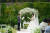 28일 광주 무등산 국립공원에서 '숲속결혼식'이 진행되는 중 참가자 박영화(69)·강선경(54)씨 부부가 혼인서약을 하고 있다. 장윤서 기자