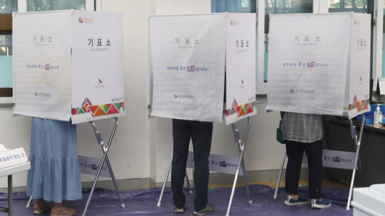 몸 불편한 주민 5명 몰래 대리 투표…경북 군위 마을 이장 구속