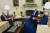 조 바이든 미국 대통령과 제롬 파월 연방준비제도(Fed) 의장, 재닛 옐런 재무장관이 31일(현지시간) 백악관 오벌오피스에서 만났다. [AP=연합뉴스]