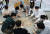 제8회 전국동시지방선거 사전투표날인 28일 오후 서울 용산구의회에 마련된 이태원 제1동 사전투표소에서 사무원과 참관인들이 사전투표가 끝난 뒤 관외 사전투표 봉투를 분류하고 있다. 뉴스1