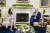 조 바이든 미국 대통령이 31일(현지시간) 백악관 집무실에서 저신다 아던 뉴질랜드 총리와 회담하고 있다. 연합뉴스
