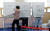 제8회 전국동시지방선거 투표일인 1일 오전 충남 논산시 연산초등학교에 마련된 제1투표소에서 유권자들이 소중한 한 표를 행사하고 있다. 김성태 기자