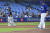 2일(한국시간) 시카고 화이트삭스와의 홈 경기에서 4회 두 번째 홈런을 맞고 아쉬워하는 류현진(오른쪽). [AP=연합뉴스]