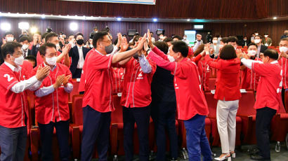 “윤 대통령, 겸손·책임감 강조”…국민의힘은 축제 분위기 