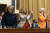 하원 법사위원회가 '우리 아이 지킴이 법안'을 통과시키자 마이클 딘, 루시 맥바스, 메리 게이 민주당 하원의원(왼쪽부터)이 기립 박수를 치며 기뻐하고 있다. 연합뉴스 
