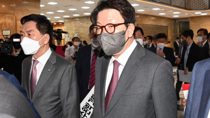 권성동, ‘김기현 징계’ 효력정지에 “지극히 당연하고 상식적 결정”