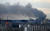 5일 미사일 공습을 받은 우크라이나 수도 키이우에 연기가 피어오르고 있다. AFP=연합뉴스 