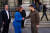 지난 4월말 우크라이나를 깜짝 방문해 젤렌스키 우크라이나 대통령고 인사를 나누던 낸시 펠로시 미국 연방 하원의장(왼쪽)의 모습. [연합뉴스]