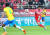 손흥민(오른쪽)이 2일 브라질과의 평가전에서 전매특허인 왼발 감아차기슛을 쏘고 있다. [연합뉴스]