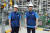친환경 섬유인 '리젠'으로 제작한 근무복 조끼를 착용한 GS건설 직원들. [연합뉴스]
