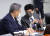 한동훈 법무부 장관(오른쪽)이 7일 오전 서울 용산 대통령실에서 열린 국무회의에 참석했다. 연합뉴스