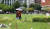 서울 시청광장 인근에서 우산 쓴 시민들이 이동하고 있다. 뉴스1